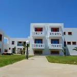 Bouradanis Art Hotel מלון דירות 3*