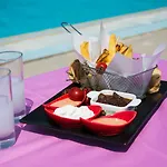 Bouradanis Art Hotel מלון דירות