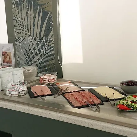 Bouradanis Village 아파트호텔 3*